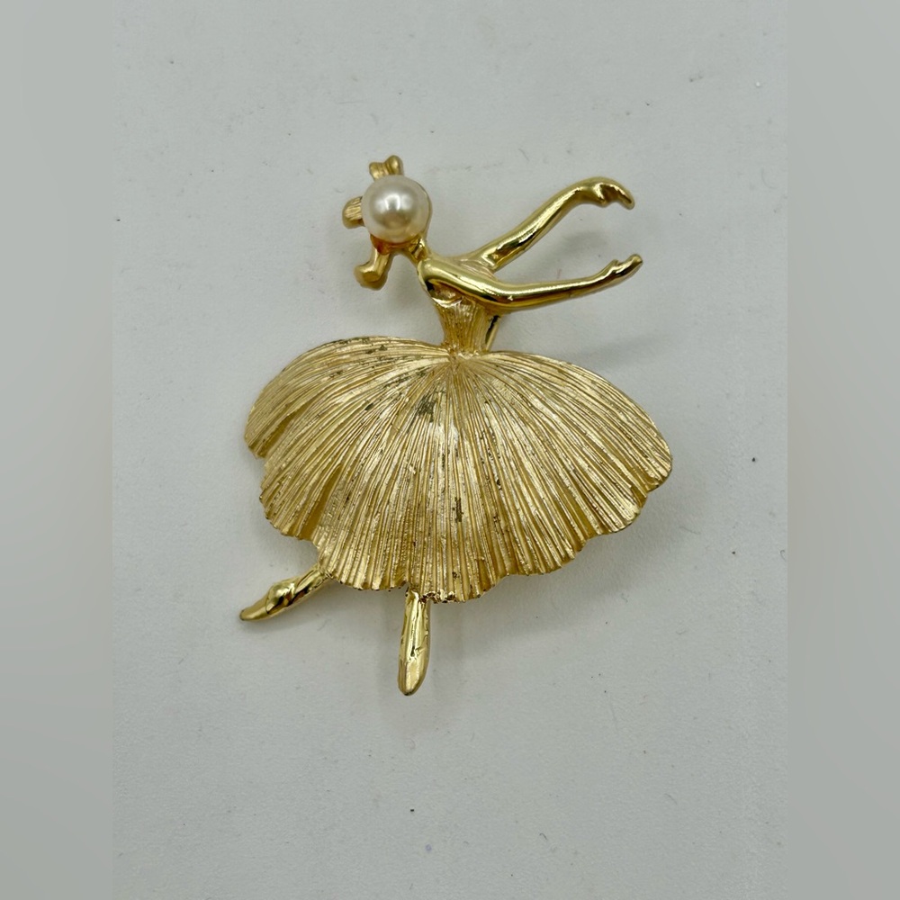 Vintage 50’s Ballerina Dancer Ballet Faux Pearl Head Brooch Pin 2”